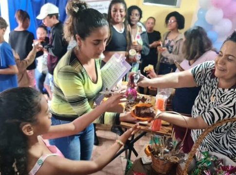 Associa O De Moradores Da Rua Da Torre Em Tamoios Realiza Festinha