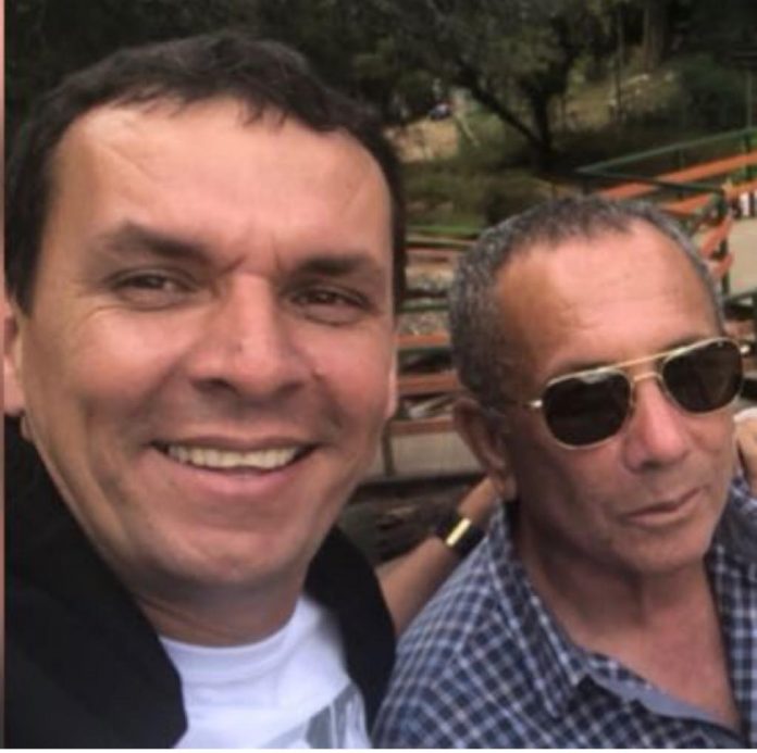 Ex-vereador Guga posa para foto ao lado do pai, Mica, que faleceu vítima da Covid-19 nesta sexta (2) | Foto: Arquivo pessoal
