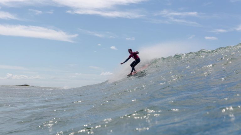 Atletas do longboard marcam 1º dia do Saquarema Surf Festival