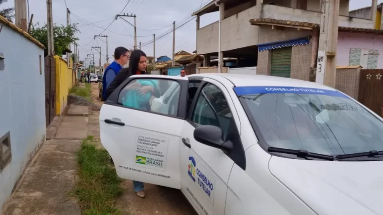 Mulher é acusada de forjar certidão de óbito do filho e trocar criança por recompensa na Região dos Lagos