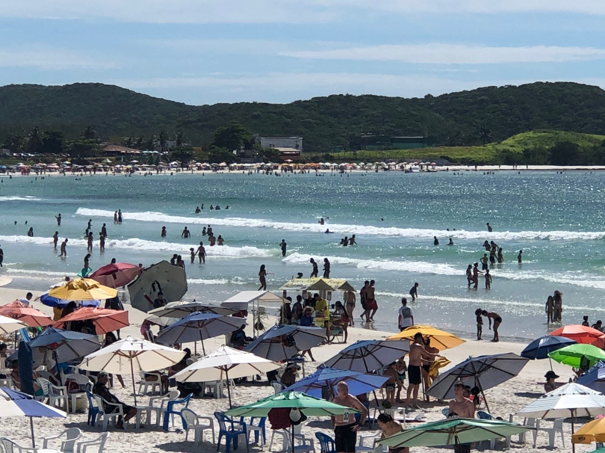 QUE CALOR!/ Nuvens aumentam, mas não abalam a temperatura na Praia do ...