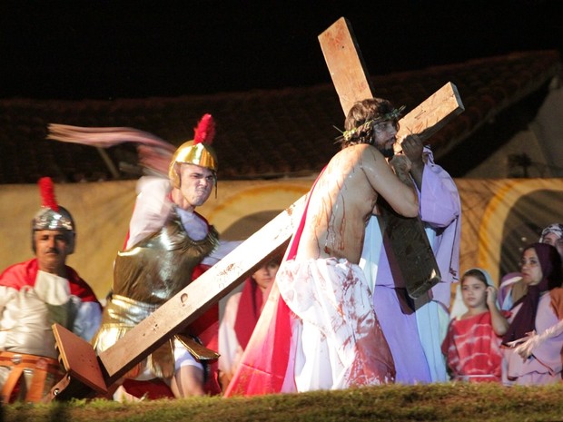 Encenação da Paixão de Cristo de Sertaneja acontece nesta sexta