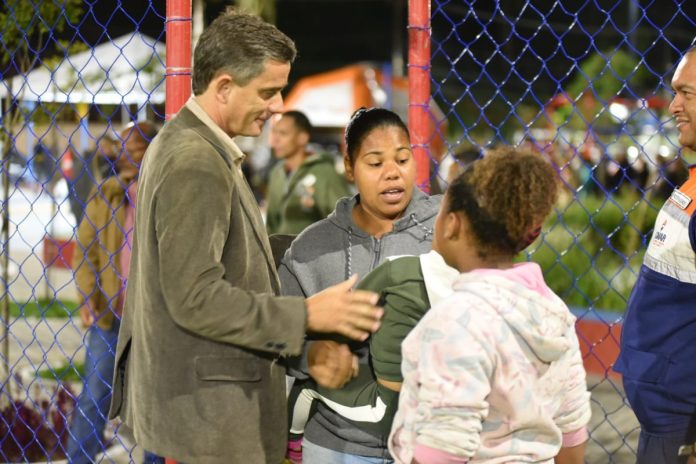 Prefeito de Maricá, Fabiano Horta, em inauguração de orla na programação de aniversário da cidade