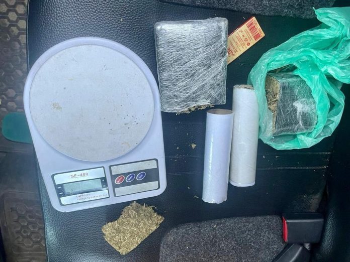 Material de apreensão de drogas do tráfico em Cabo Frio