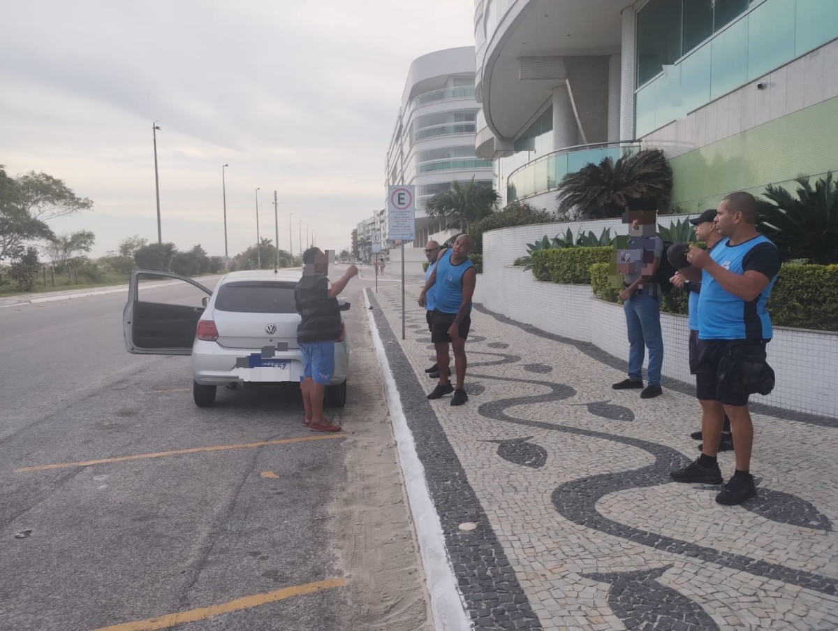 Idoso é detido se masturbando na orla da Praia do Forte, em Cabo Frio