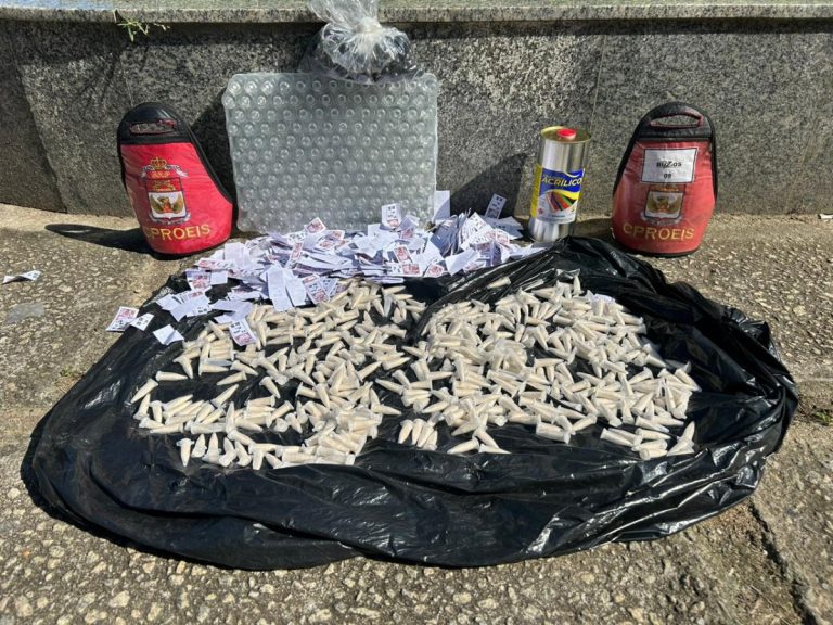 PM apreende mais de 460 cápsulas de cocaína e 1 litro de loló em Búzios