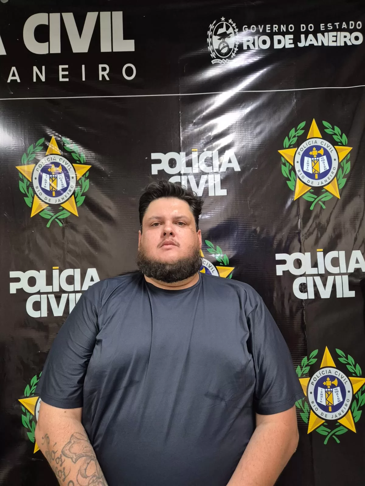 VÍDEO: Condenado por extorsão é preso enquanto trabalhava em shopping ...
