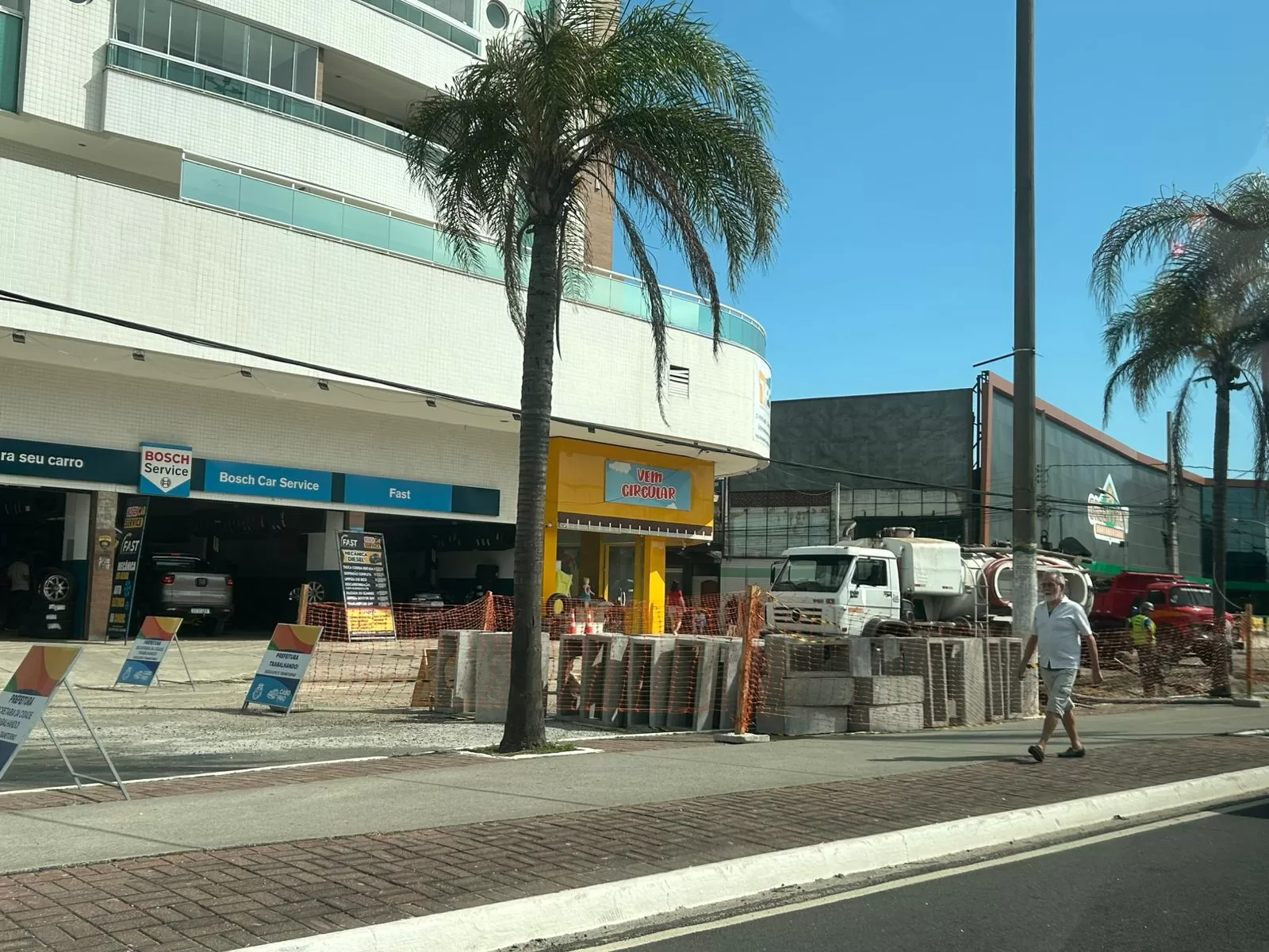 Trânsito segue complicado em Cabo Frio com obras na Av. Júlia ...