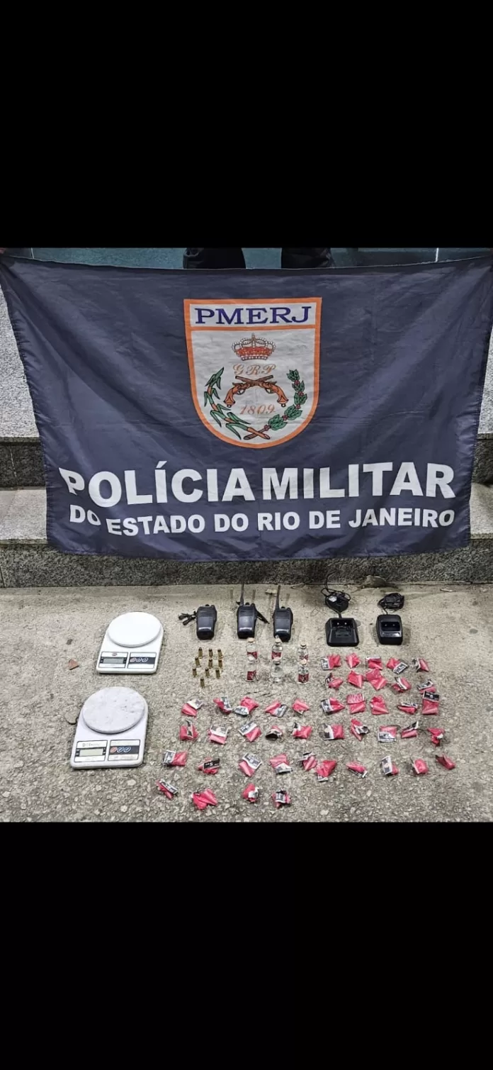 polícia apreende drogas, munições e equipamentos de comunicação em operação em búzios