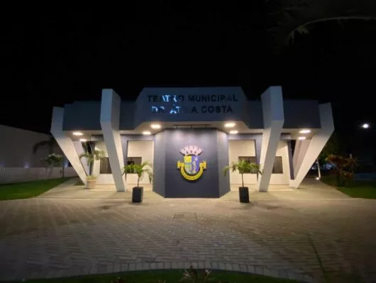 fachada teatro municipal dr.o atila costa thiago ruivaco 530x400