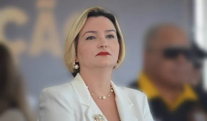 livia apenas na inauguracao do estadio