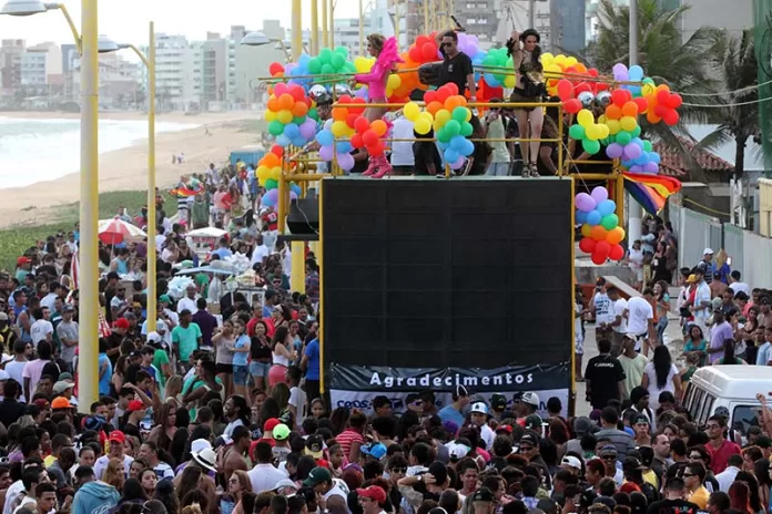 parada do orgulho de lésbicas, gays, bissexuais e transsexuais na praia campista em macaé rj