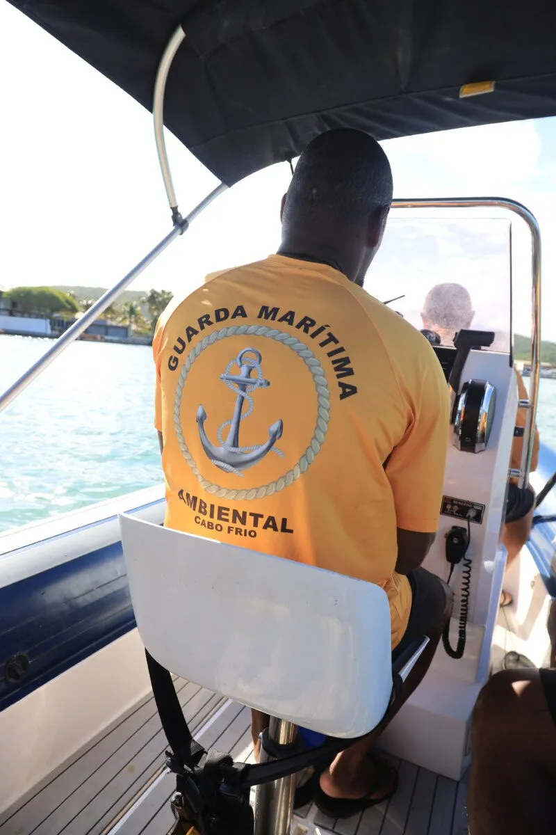 guarda maritima e ambiental de cabo frio realiza inspecao apos vazamento de oleo no canal itajuru 2 rotated