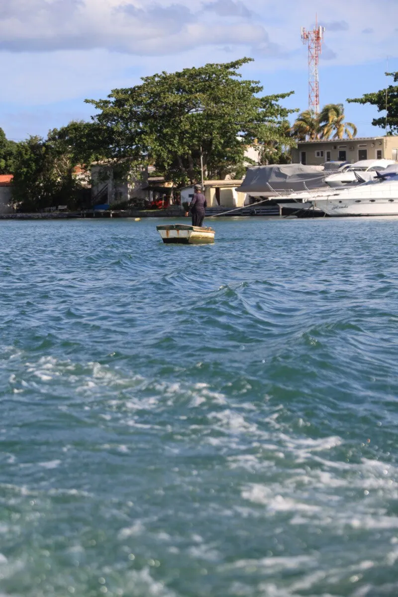 guarda maritima e ambiental de cabo frio realiza inspecao apos vazamento de oleo no canal itajuru 5 rotated