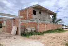 Operação integrada combate ocupações clandestinas e autua vendedor de lotes irregulares em Cabo Frio img 20251118 wa0131