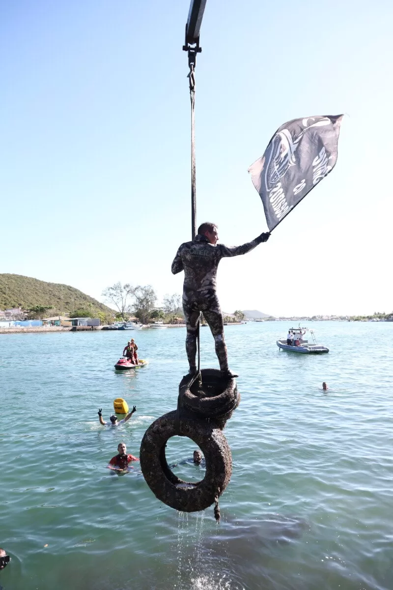 limpeza do canal itajuru 7 rotated