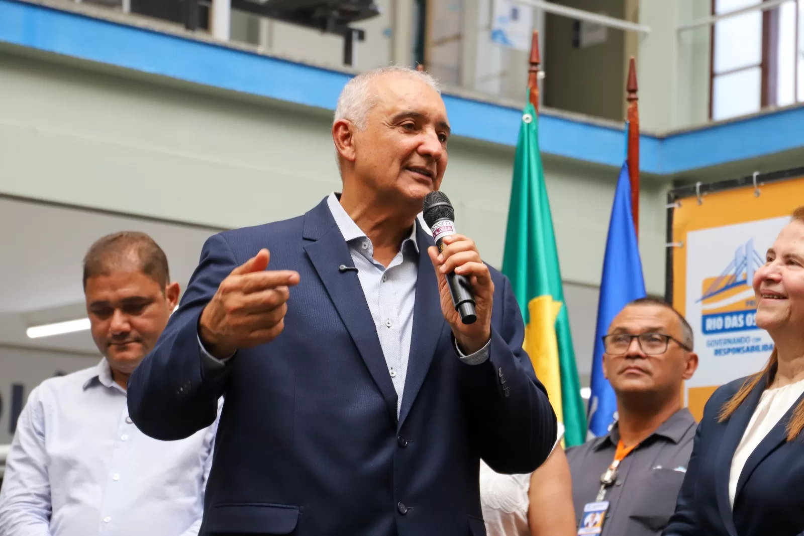 prefeito carlos augusto na inauguração sala inss digital (3) akilla ribeiro