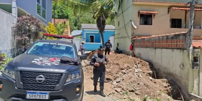 prefeitura de cabo frio autua construcao irregular em servidao no bairro jacare 2 relvks73i04qiri61ja0ai78cbsuokggchm8t0x128