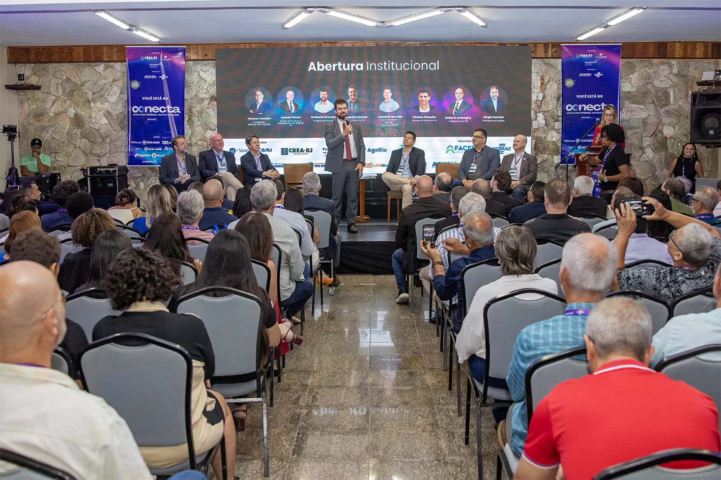 conecta, realização facerj e sebrae, no hotel dulac, imboassica. macaé/rj.