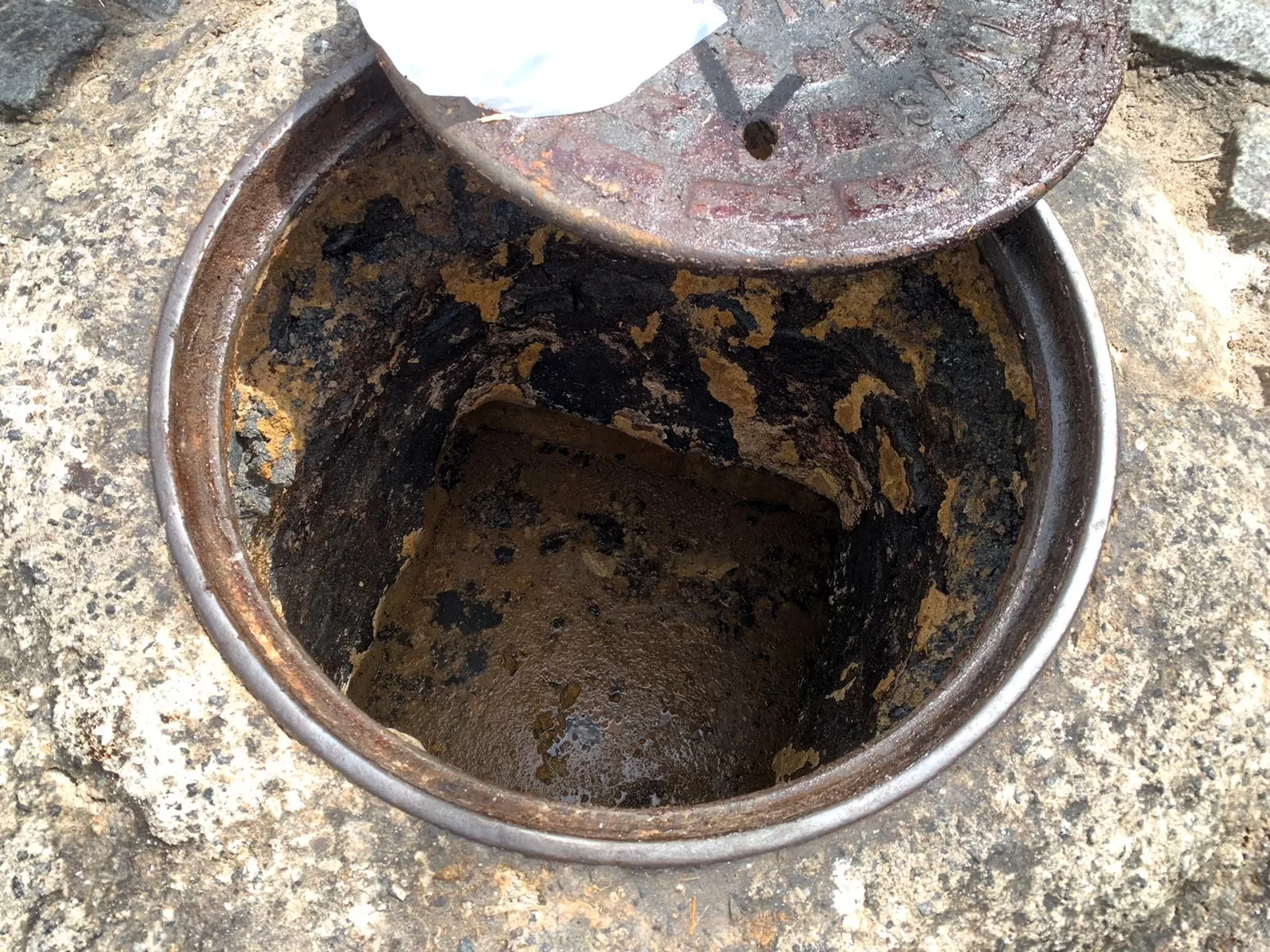 arraial do cabo ação conjunta entre prolagos e prefeituras flagra descarte irregular de gordura e lixo (1)