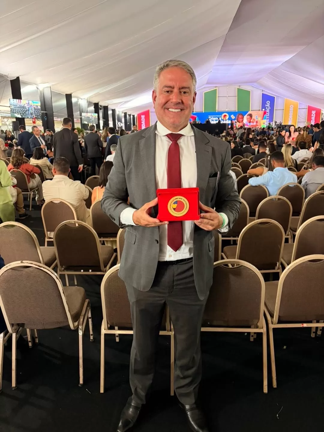 arraial do cabo recebe selo ouro no compromisso nacional da criança alfabetizada, em brasília. j (1)