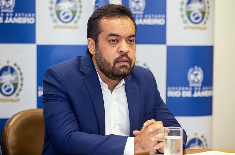 claudio castro boneco