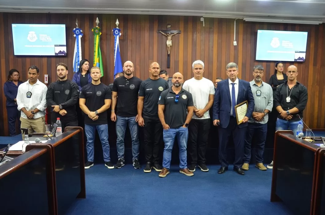 hoje foi dia de reconhecimento na câmara. promovi uma moção de aplausos aos policiais civis da 1 (3)