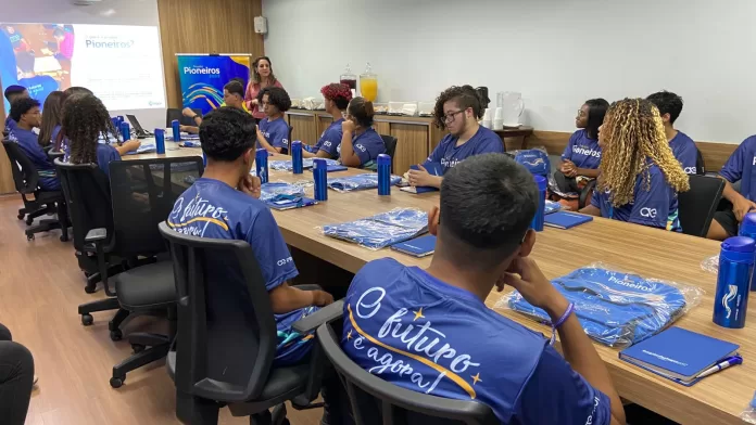 mais de 220 estudantes de escolas publicas se inscreveram para o projeto