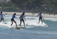projeto na onda delas realiza 1° encontro fluminense de surf feminino em buzios 1