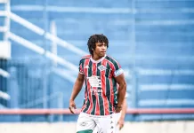 Vinícius Oliveira, de Iguaba Grande, assina primeiro contrato profissional com a Cabofriense img 20260409 wa0171