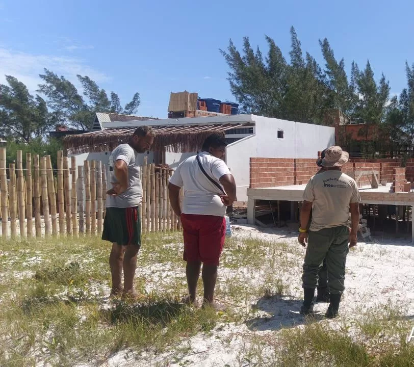 inea coordena operação de combate a construções irregulares em arraial do cabo (3)