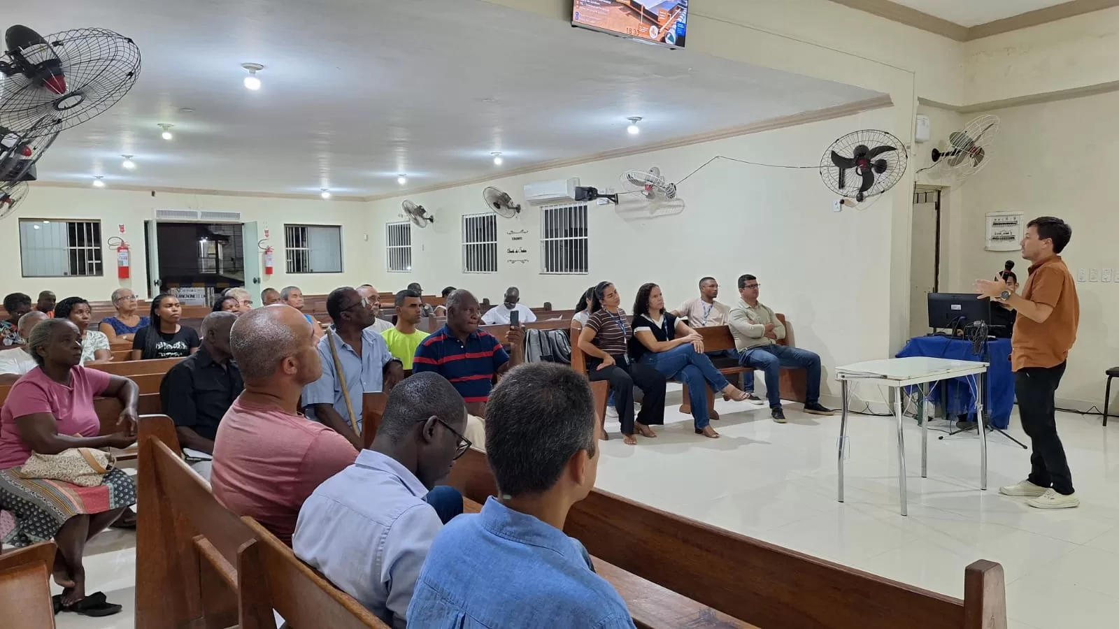 encontro com moradores detalha obra de implantação da rede de esgoto em botafogo, em são pedro da aldeia (2)