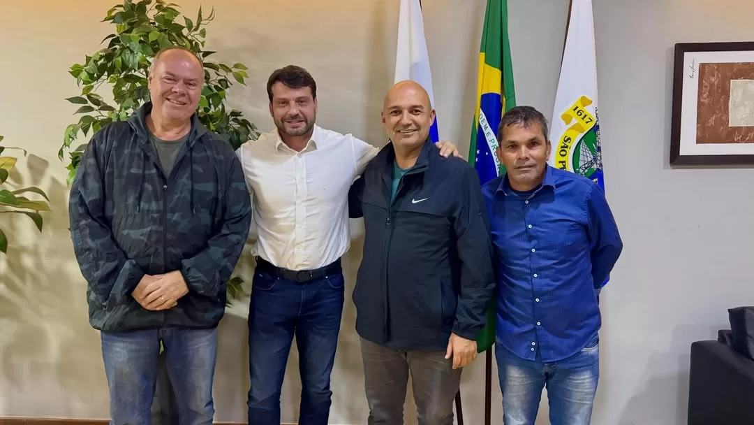 finalizando a agenda desta sexta feira (26), recebi o amigo bernardo rossi, ex secretário de est (1)
