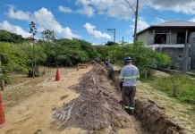 Prolagos avança com obras de abastecimento de água em Caravelas do Peró, em Cabo Frio prolagos avança com obras de água no bairro caravelas do peró, em cabo frio (1)