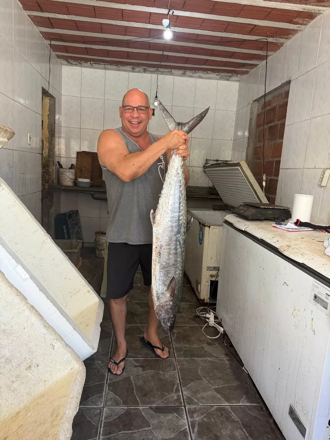 cavala de 26kg que ganhei do meu amigo quinzinho! quem quiser, tem um monte lá ainda pra comprar