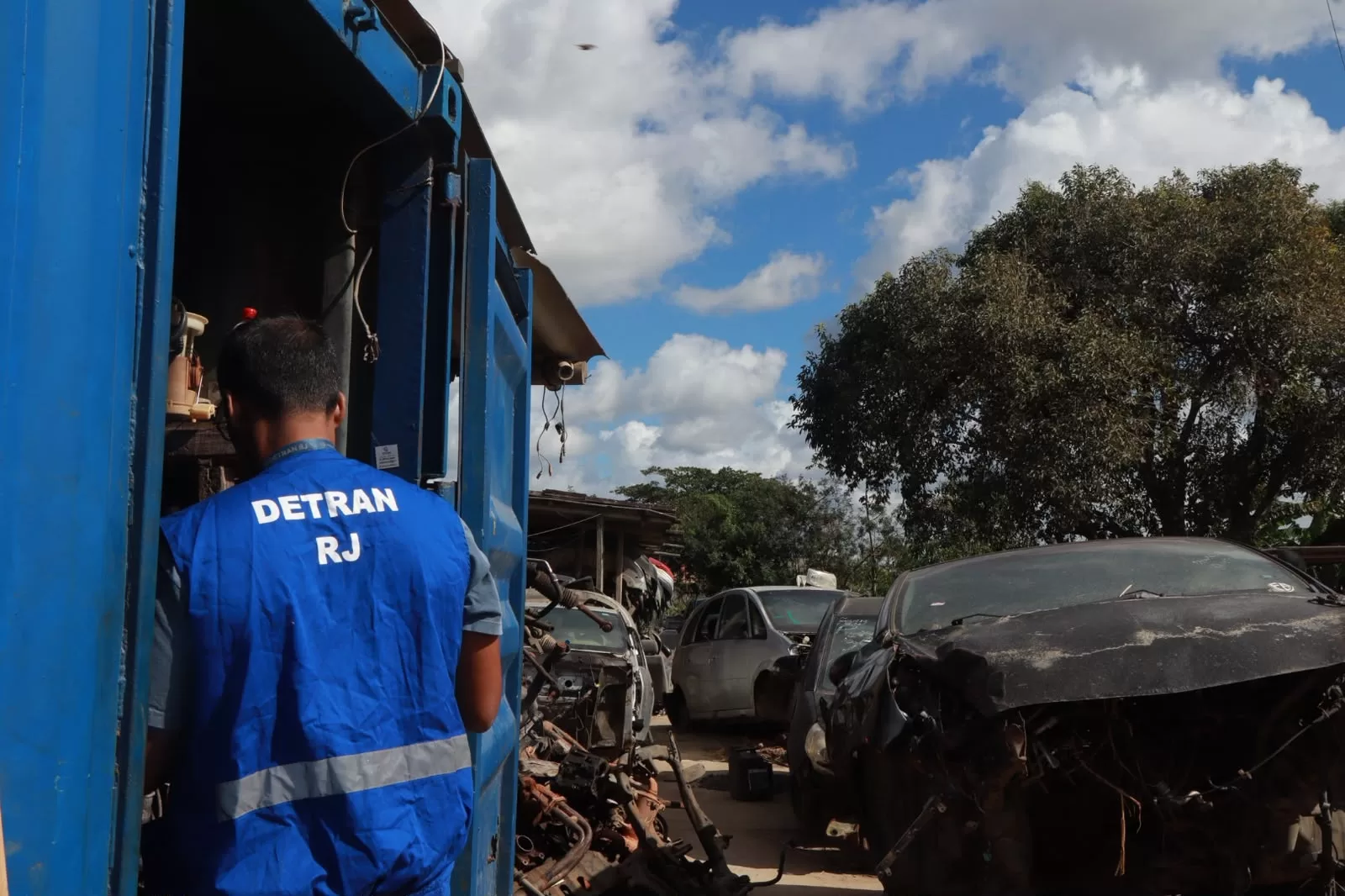 detran rj interdita dois ferros velhos irregulares em cabo frio (6)