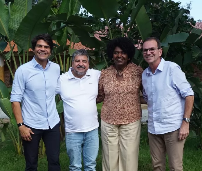 ontem tive uma reunião com o nosso futuro governador eduardo paes e nosso futuro senador pedro p