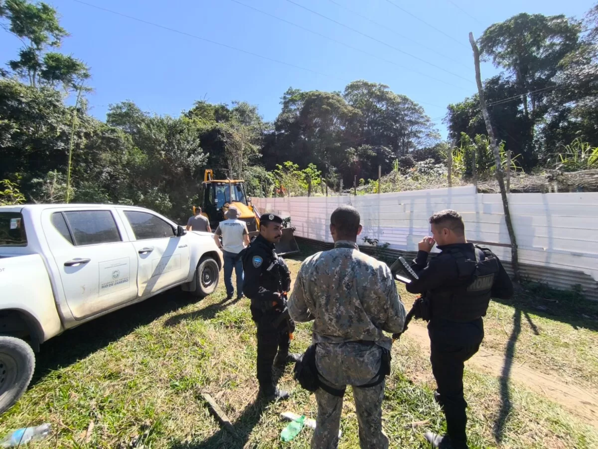prefeitura de cabo frio realiza retirada de cercamento irregular no parque natural municipal do mico leao dourado 5