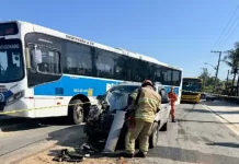 Colisão entre carro e ônibus escolar deixa oito feridos em Saquarema screenshot 107