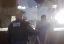 Sem capacete, motociclista é abordado e PM descobre moto clonada em Araruama screenshot 2
