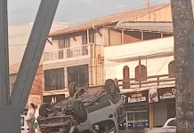 Carro capota após forte colisão na Rodovia Amaral Peixoto, em Cabo Frio whatsapp image 2026 07 12 at 09.42.56