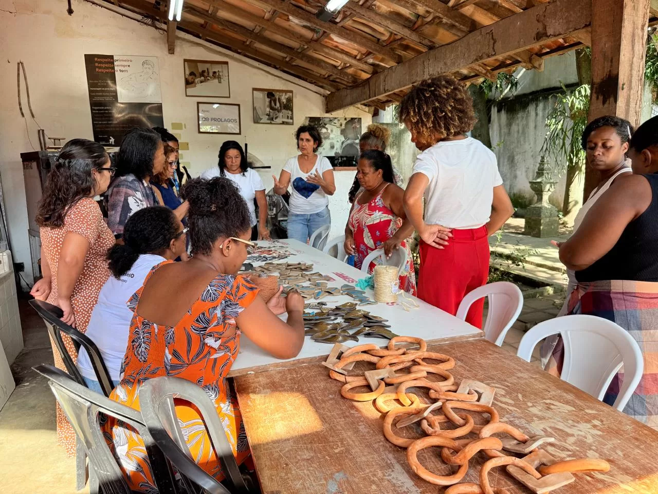 entre argila, histórias e novos laços, mulheres quilombolas encerram ciclo de oficinas de cerâmica em cabo frio (3)