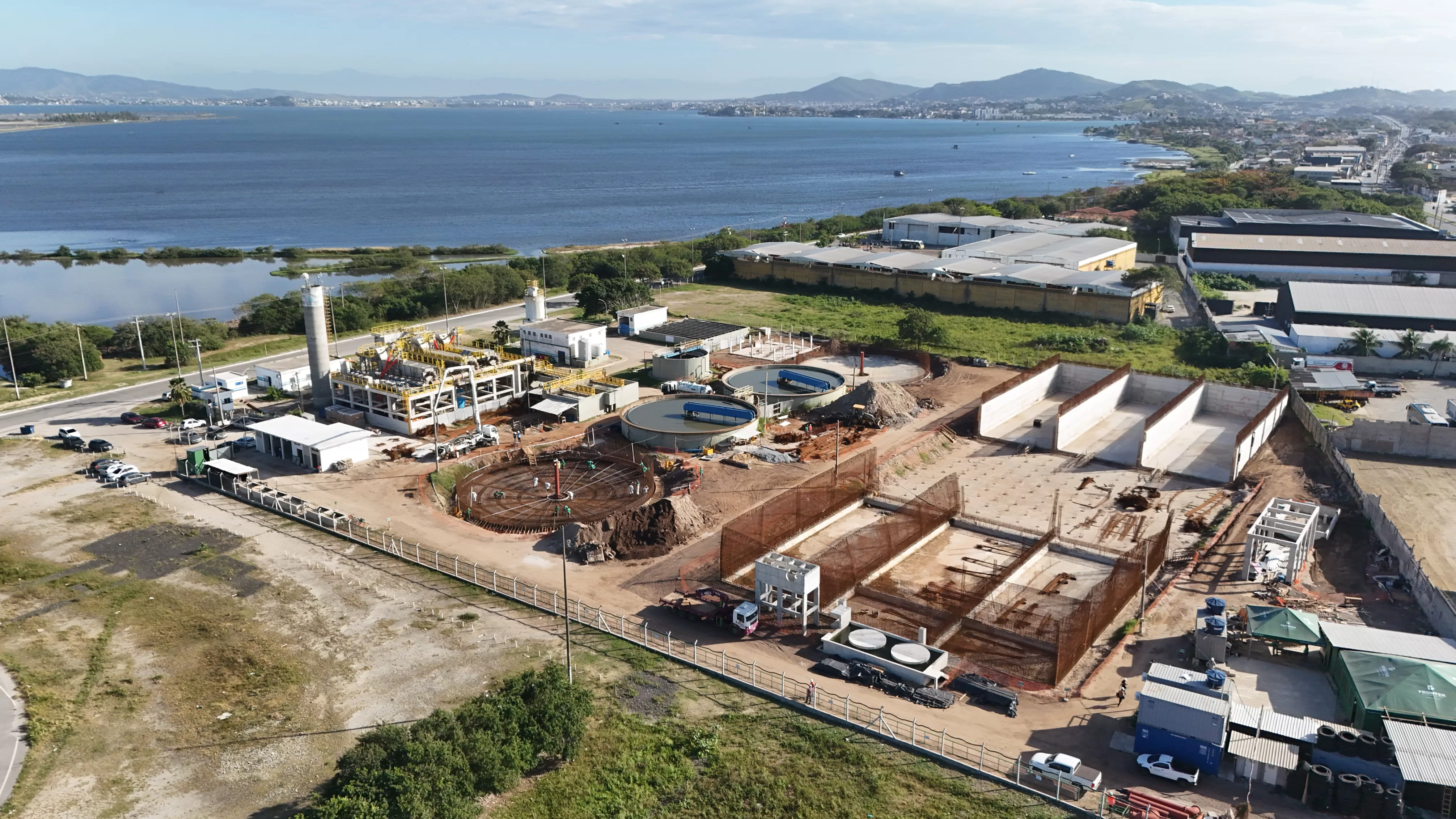 obra da ete praia do siqueira avança com megaoperação de concretagem (4)