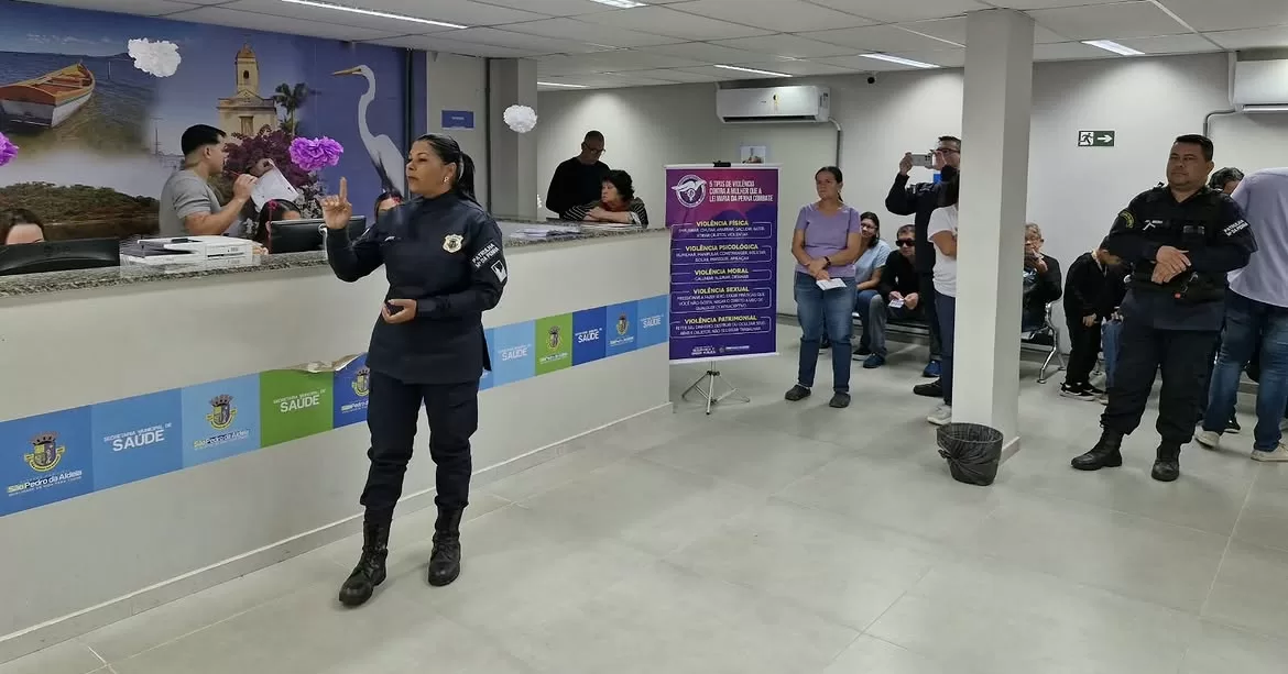 pacientes e funcionários da policlínica municipal participaram, na segunda feira (24 08), de uma