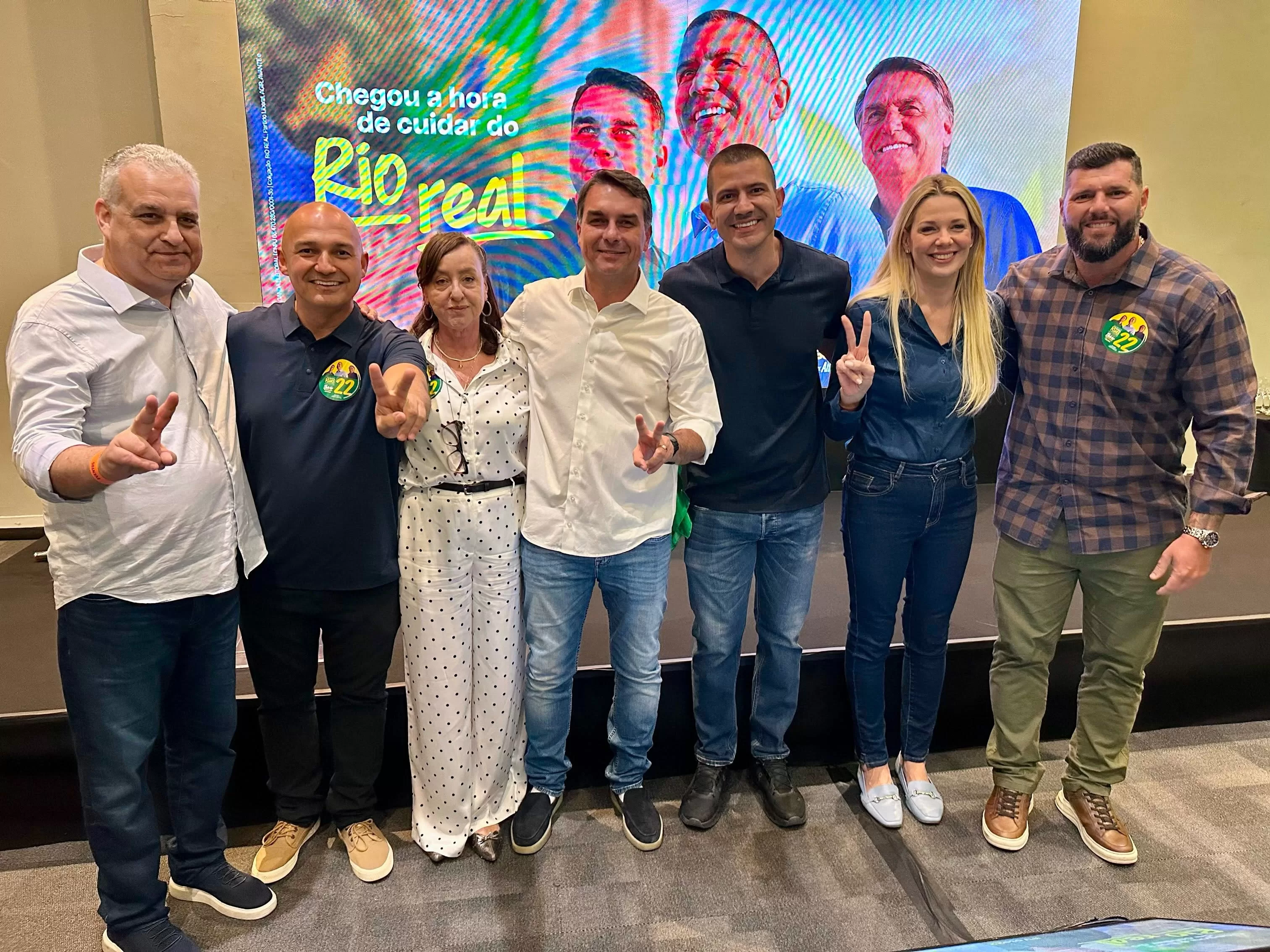 pastel e flavio bolsonaro e douglas ruas