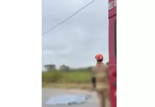Ciclista morre atropelado na RJ-106, na altura de Botafogo, em Cabo Frio screenshot 160