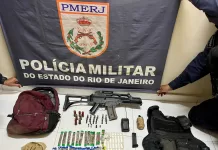 Polícia Militar apreende réplica de fuzil, munições e drogas em Araruama whatsapp image 2026 10 12 at 21.51.58